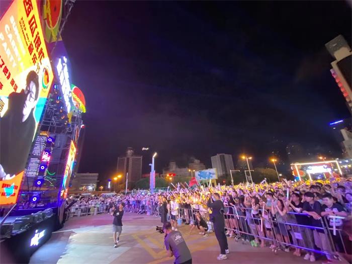 许佳豪-今日相约鞍山“西瓜很忙”<a href=http://yrtc.zgmxjjgs.com target=_blank class=infotextkey>音乐节</a>