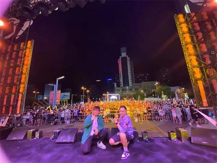 许佳豪-今日相约鞍山“西瓜很忙”<a href=http://yrtc.zgmxjjgs.com target=_blank class=infotextkey>音乐节</a>