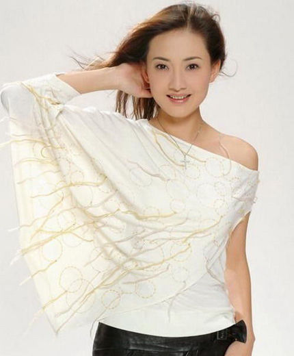 牛莉演出对接经纪人：170 - 5222 - 6000