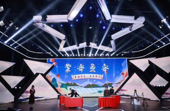 由史国良老师为其颁发荣誉证书！诚邀各位书画老师报名