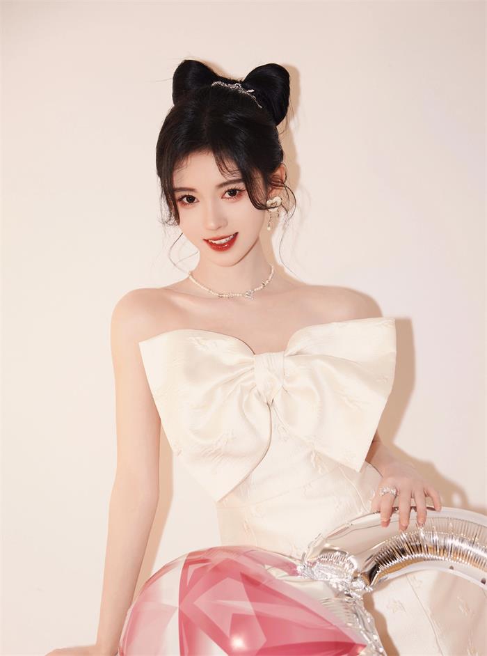 鞠婧祎
