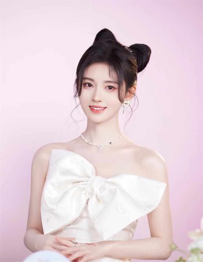 鞠婧祎