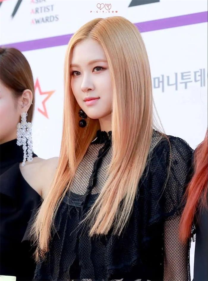 朴彩英ROSÉ