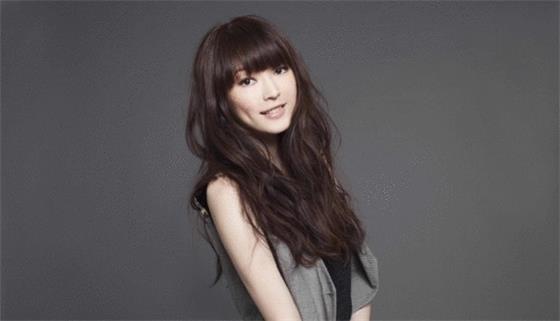 连诗雅