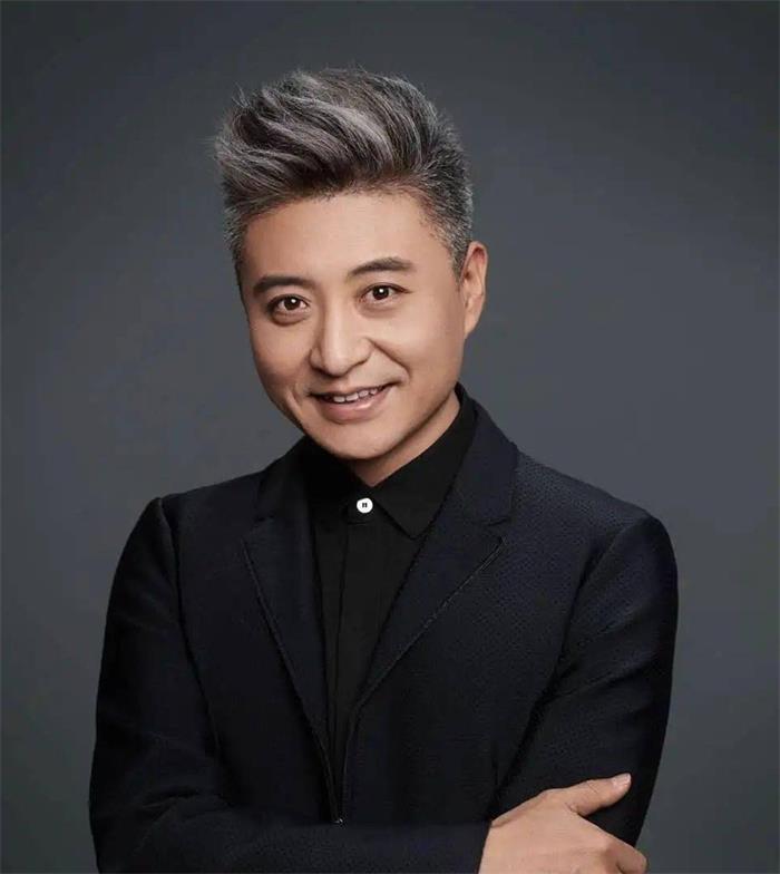 周炜
